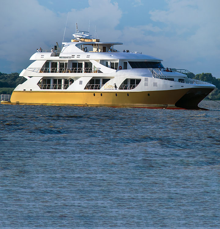 Elite Catamaran luxury catamaran travel cruise to Galapagos