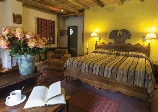 Ecuador - Otavalo: Hacienda Cusin Suite Room