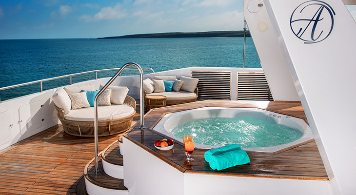 Galapagos luxury cruises - Jacuzzi