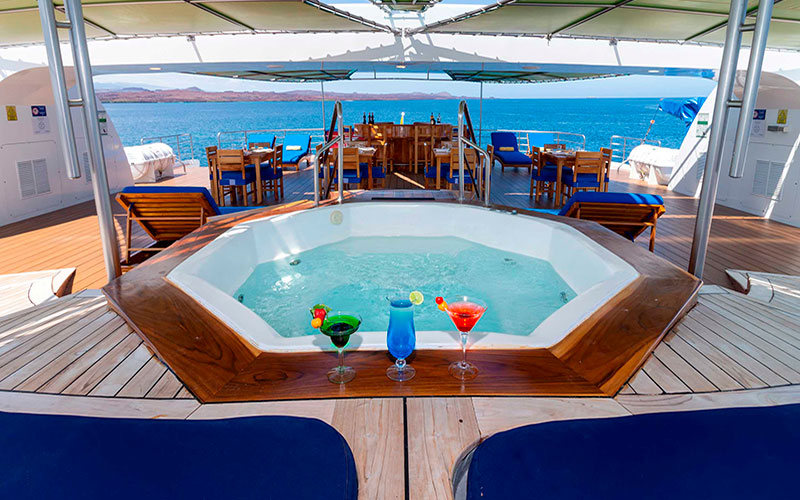 Exterior area jacuzzi Petrel Catamaran cruise to Galapagos