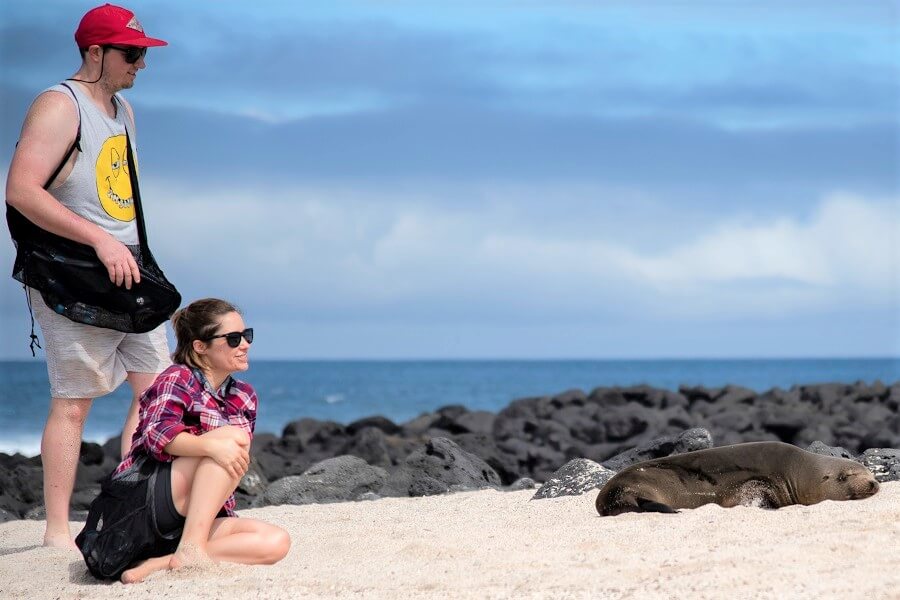 Travelers enjoy the magic beachs in Galapagos_ecuador_and_galapagos_news