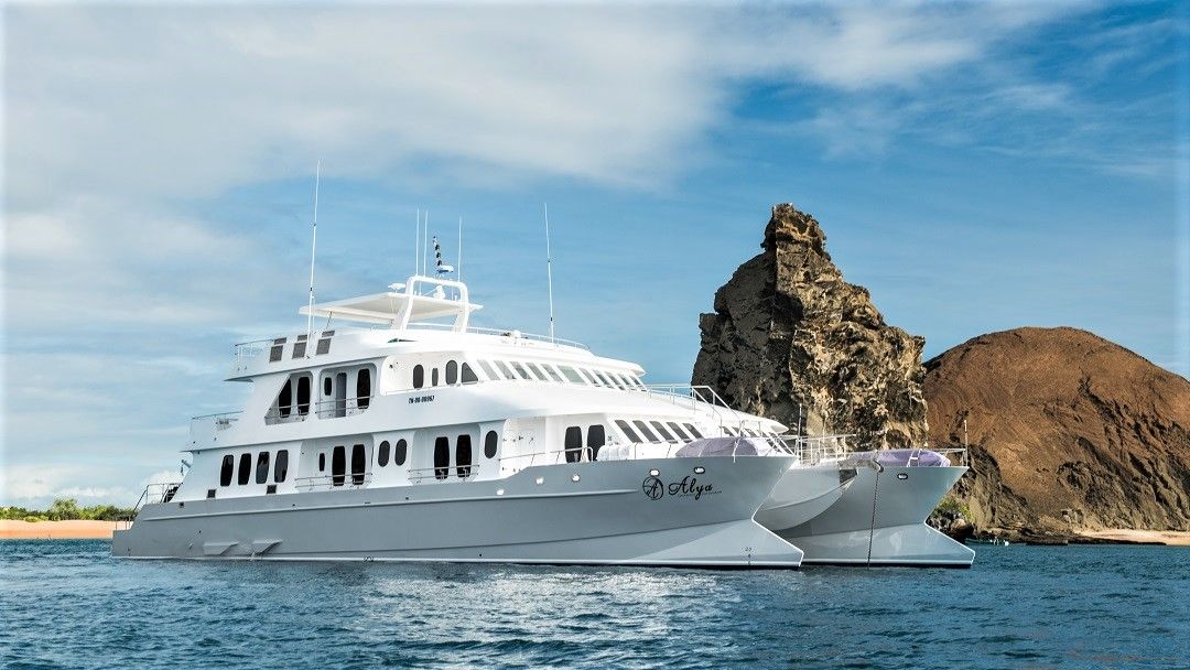 Galapagos luxury cruise sailing all over the islands